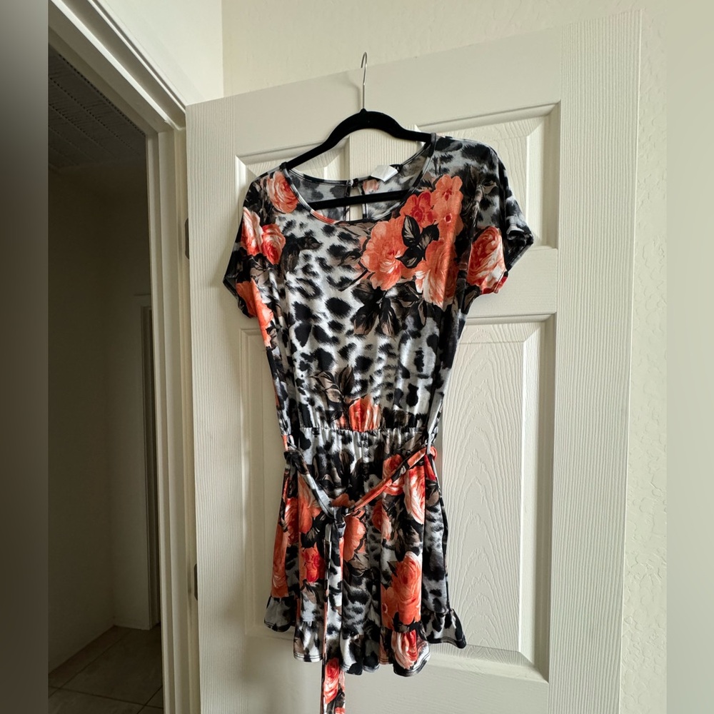 Cute grey and floral short jumpsuit